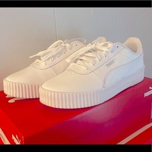 Ladie’s Carina white pumas